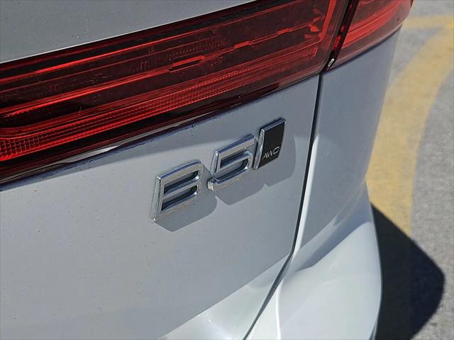 2023 Volvo XC60 B5 Plus Dark Theme