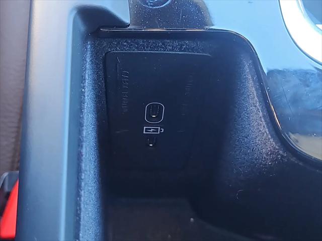 2023 Volvo XC60 B5 Plus Dark Theme