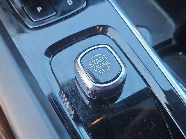2023 Volvo XC60 B5 Plus Dark Theme