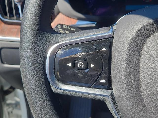 2023 Volvo XC60 B5 Plus Dark Theme