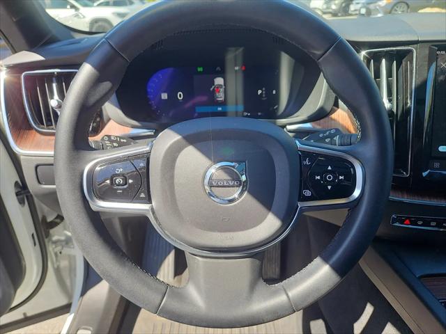 2023 Volvo XC60 B5 Plus Dark Theme
