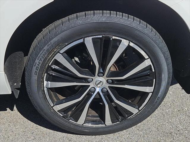 2023 Volvo XC60 B5 Plus Dark Theme