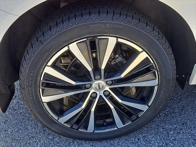 2023 Volvo XC60 B5 Plus Dark Theme