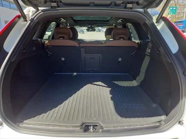 2023 Volvo XC60 B5 Plus Dark Theme