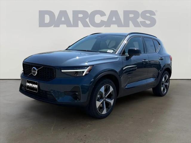 2026 Volvo XC40 Plus, B5 AWD Gas (mild hybrid), Dark