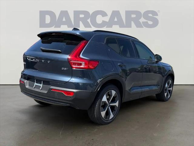 2026 Volvo XC40 Plus, B5 AWD Gas (mild hybrid), Dark