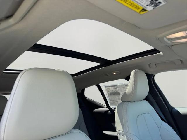 2026 Volvo XC40 Plus, B5 AWD Gas (mild hybrid), Dark