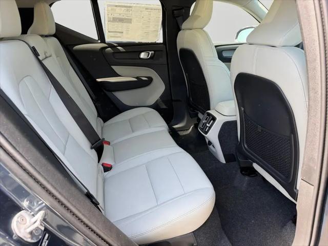 2026 Volvo XC40 Plus, B5 AWD Gas (mild hybrid), Dark