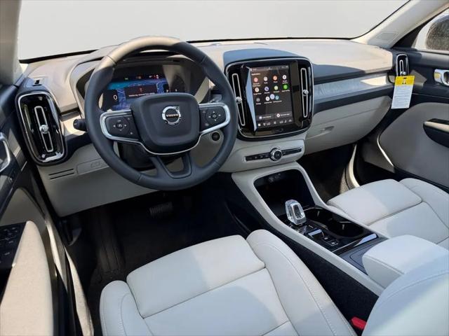 2026 Volvo XC40 Plus, B5 AWD Gas (mild hybrid), Dark