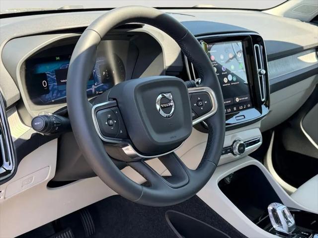 2026 Volvo XC40 Plus, B5 AWD Gas (mild hybrid), Dark