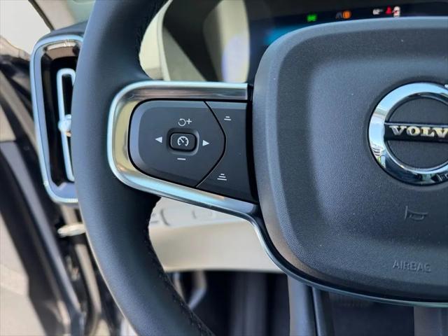 2026 Volvo XC40 Plus, B5 AWD Gas (mild hybrid), Dark