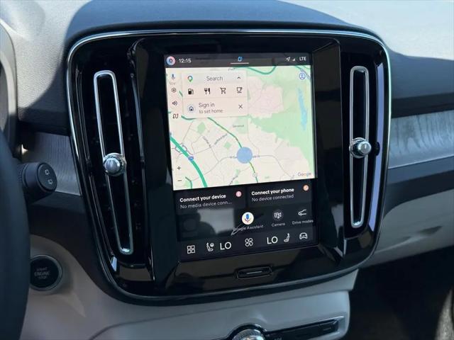 2026 Volvo XC40 Plus, B5 AWD Gas (mild hybrid), Dark