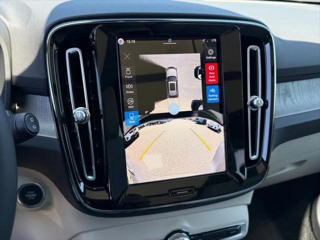 2026 Volvo XC40 Plus, B5 AWD Gas (mild hybrid), Dark