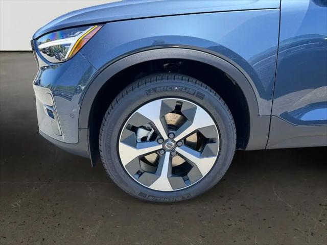 2026 Volvo XC40 Plus, B5 AWD Gas (mild hybrid), Dark