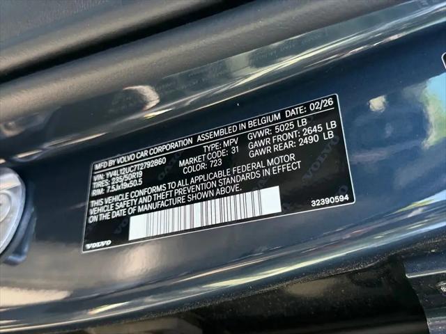 2026 Volvo XC40 Plus, B5 AWD Gas (mild hybrid), Dark