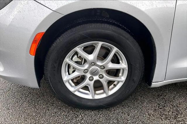 2023 Chrysler Voyager LX