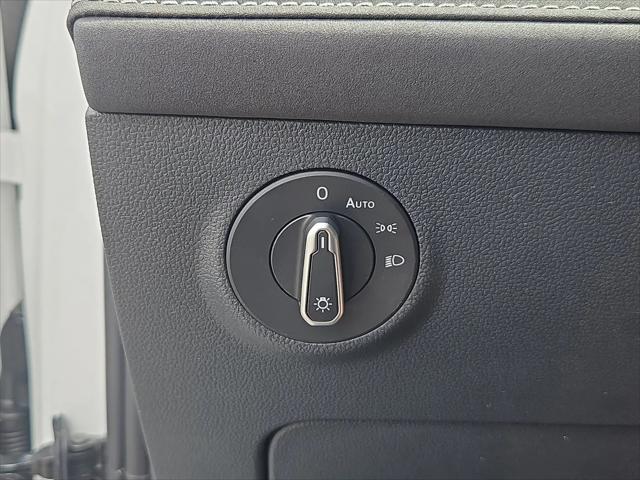 2026 Volkswagen Taos SE Black