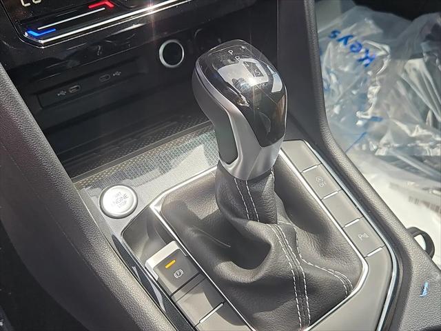 2026 Volkswagen Taos SE Black