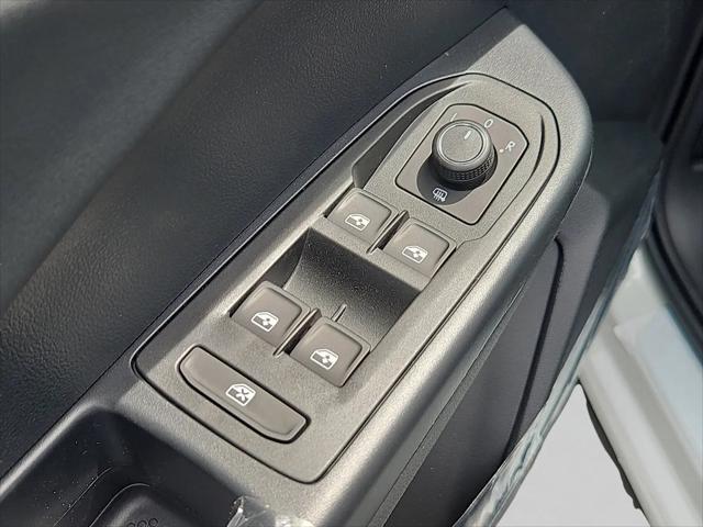 2026 Volkswagen Taos SE Black