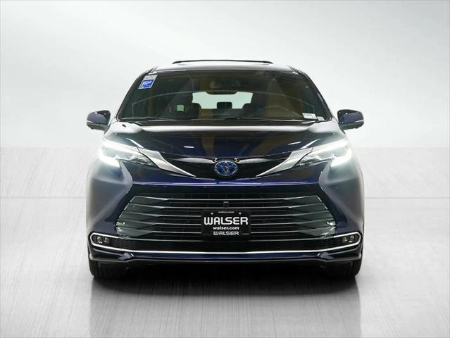2025 Toyota Sienna Platinum