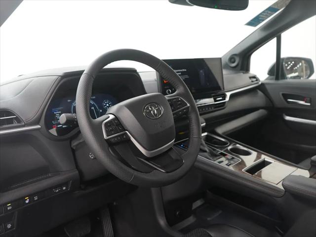 2025 Toyota Sienna Platinum