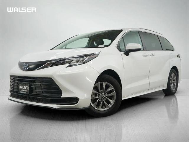 2022 Toyota Sienna LE for sale in Bloomington, MN