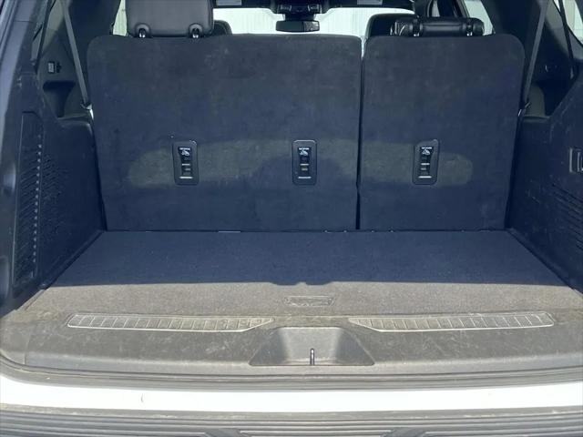 2023 Chevrolet Suburban 4WD Premier