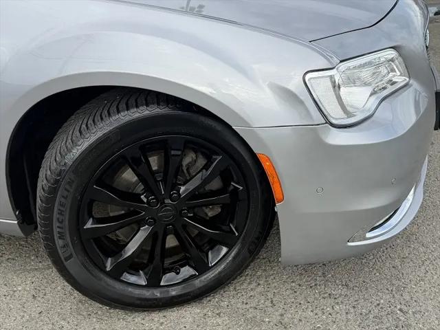 2017 Chrysler 300 AWD