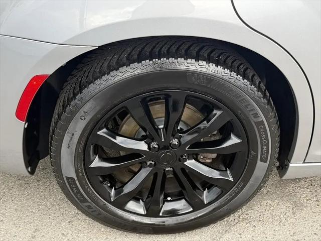 2017 Chrysler 300 AWD