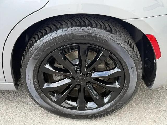 2017 Chrysler 300 AWD