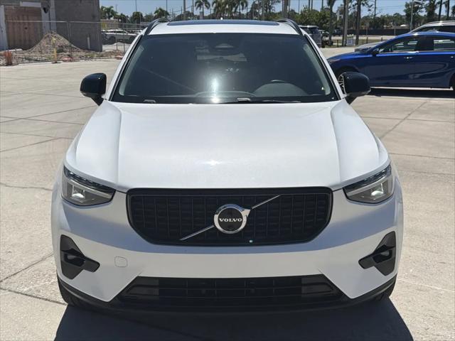 2023 Volvo XC40 B4 Plus Dark Theme