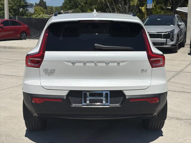 2023 Volvo XC40 B4 Plus Dark Theme