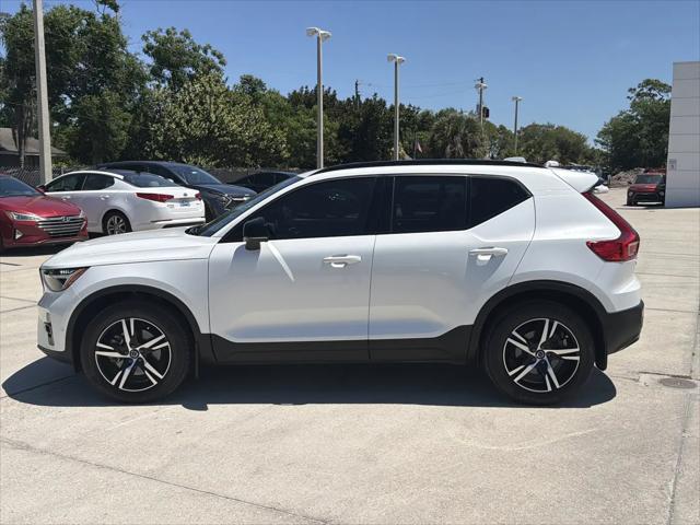 2023 Volvo XC40 B4 Plus Dark Theme