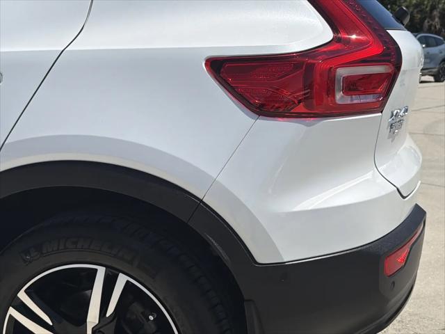 2023 Volvo XC40 B4 Plus Dark Theme
