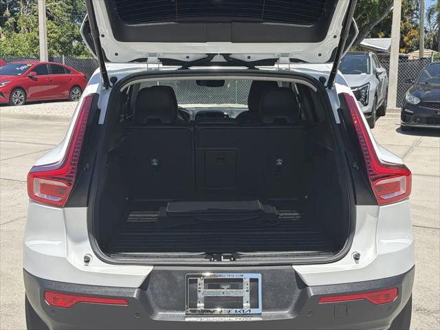 2023 Volvo XC40 B4 Plus Dark Theme