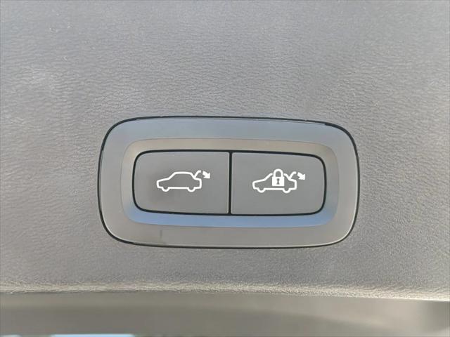 2023 Volvo XC40 B4 Plus Dark Theme