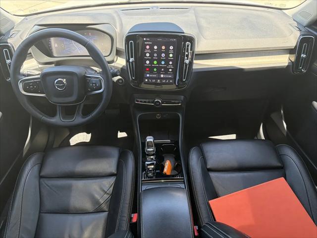 2023 Volvo XC40 B4 Plus Dark Theme