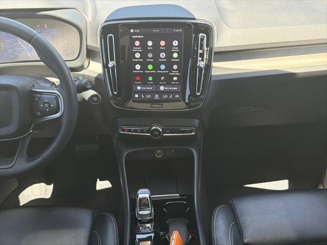 2023 Volvo XC40 B4 Plus Dark Theme