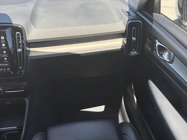 2023 Volvo XC40 B4 Plus Dark Theme