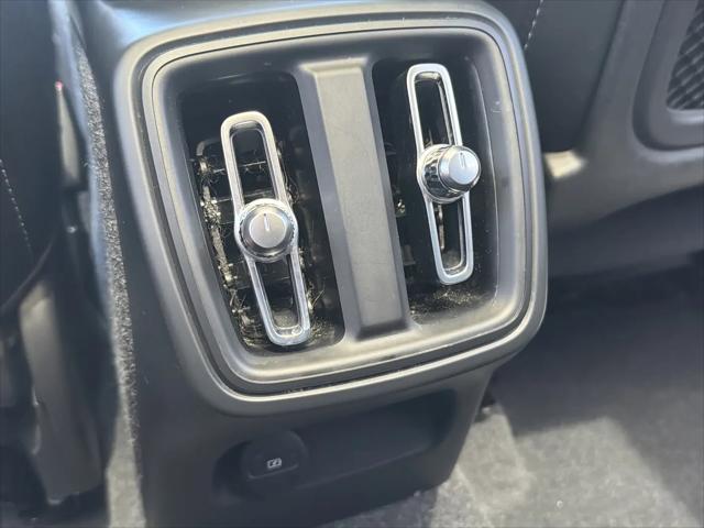 2023 Volvo XC40 B4 Plus Dark Theme