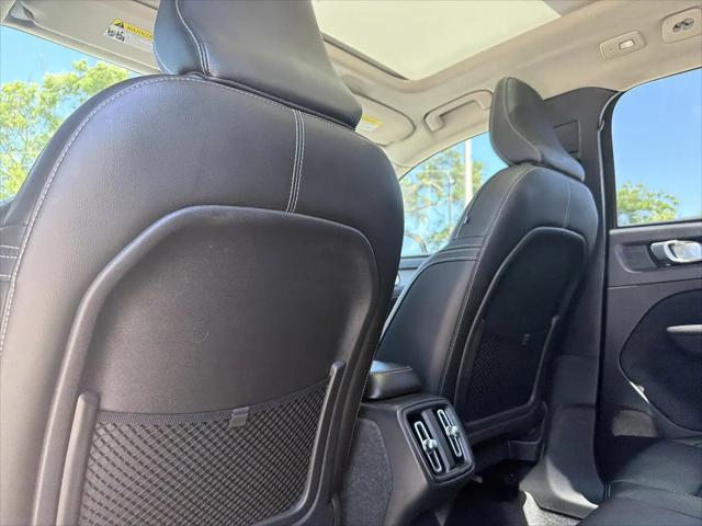 2023 Volvo XC40 B4 Plus Dark Theme