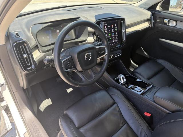 2023 Volvo XC40 B4 Plus Dark Theme