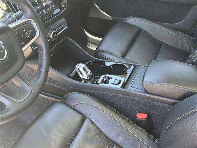 2023 Volvo XC40 B4 Plus Dark Theme