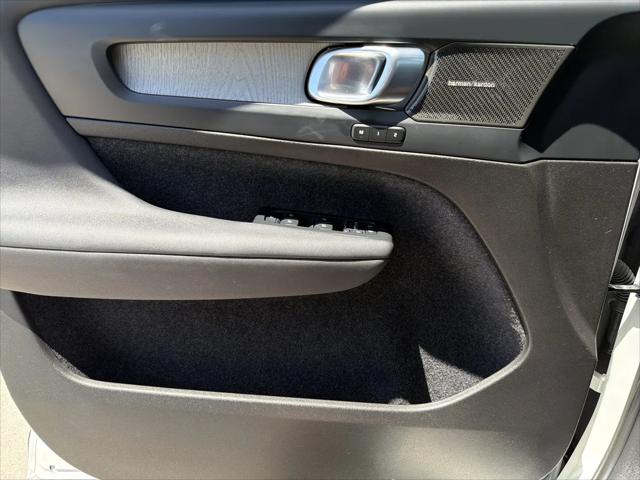 2023 Volvo XC40 B4 Plus Dark Theme