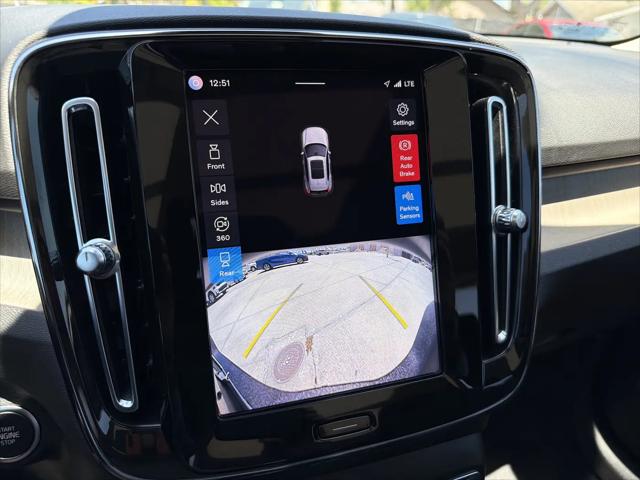 2023 Volvo XC40 B4 Plus Dark Theme