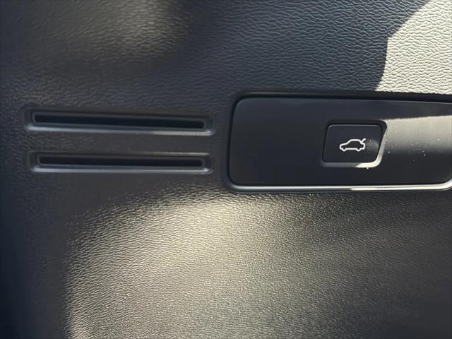 2023 Volvo XC40 B4 Plus Dark Theme