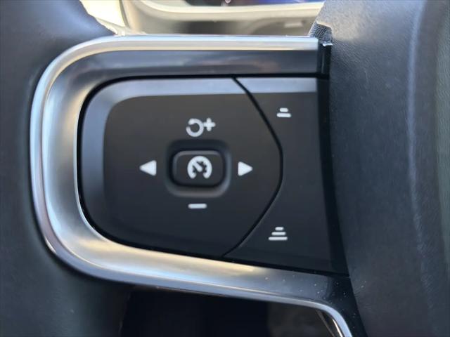 2023 Volvo XC40 B4 Plus Dark Theme