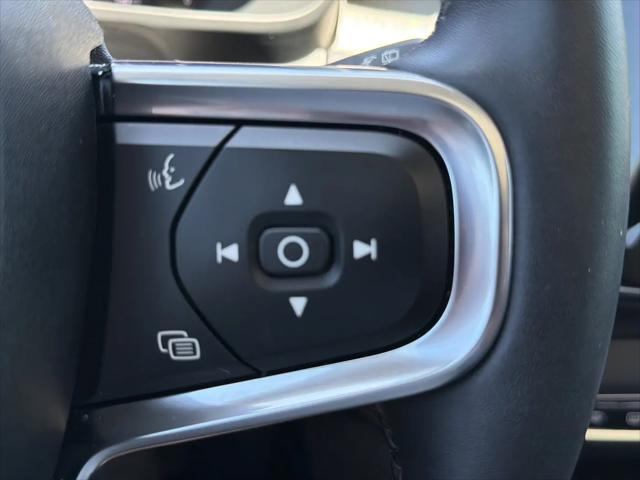 2023 Volvo XC40 B4 Plus Dark Theme