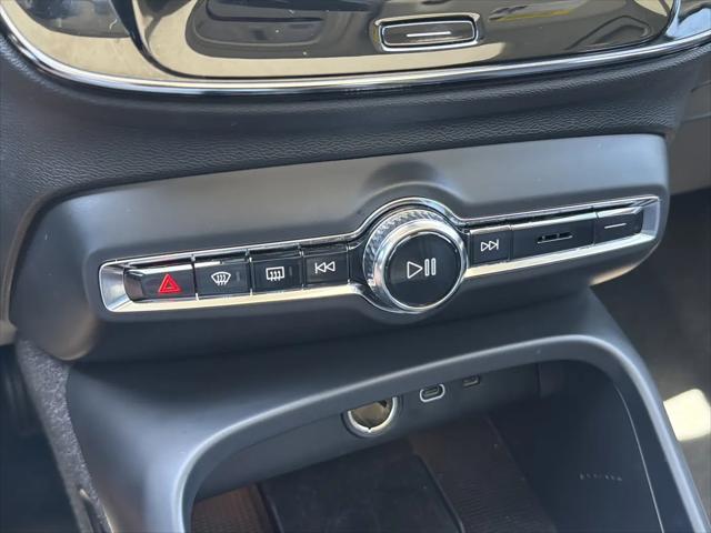 2023 Volvo XC40 B4 Plus Dark Theme