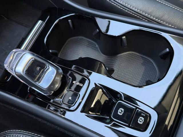 2023 Volvo XC40 B4 Plus Dark Theme